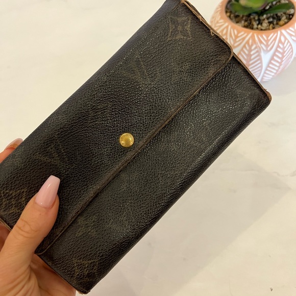 Louis Vuitton wallet - Picture 1 of 6